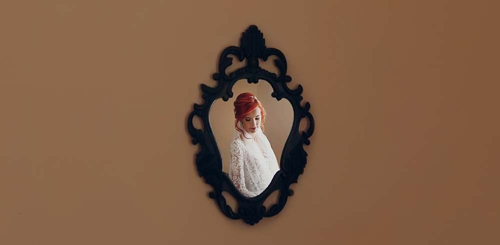 stylish-happy-bride-hand-on-luxury-wedding-dress-H8QJERP.jpg stylish-happy-bride-hand-on-luxury-wedding-dress-H8QJERP.jpg